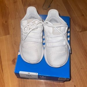 Adidas white toddler girl shoe